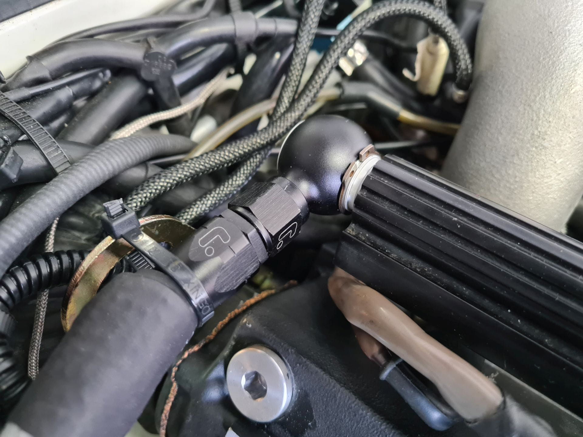 LR Fuel Rail replaced... knocking noise at idle ( Page 2 Rennlist